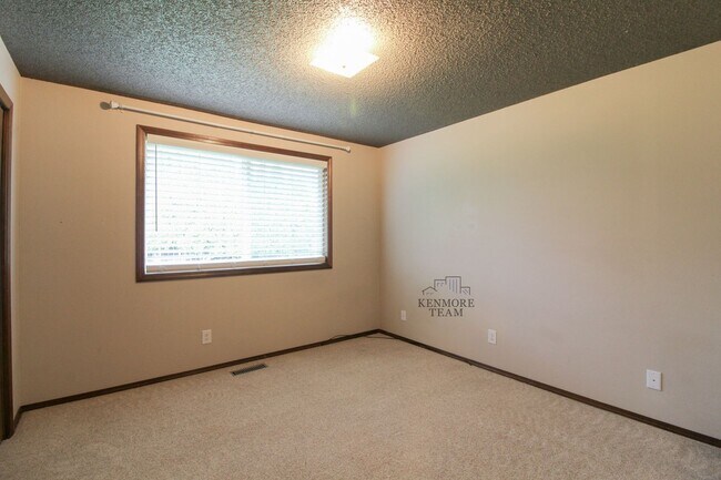 Building Photo - 3 Bed/2.5 Bath House in Pasco Near the River!