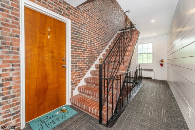 Building Photo - 378 Claremont Ave