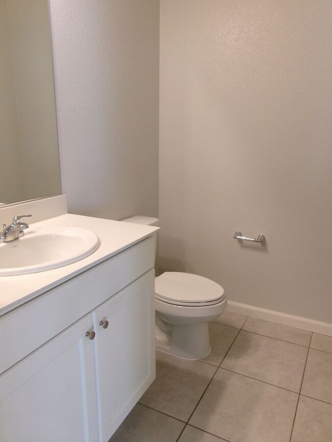 Building Photo - Beautiful 4 bedroom, 2-1/2 bath home in Wingfield Springs