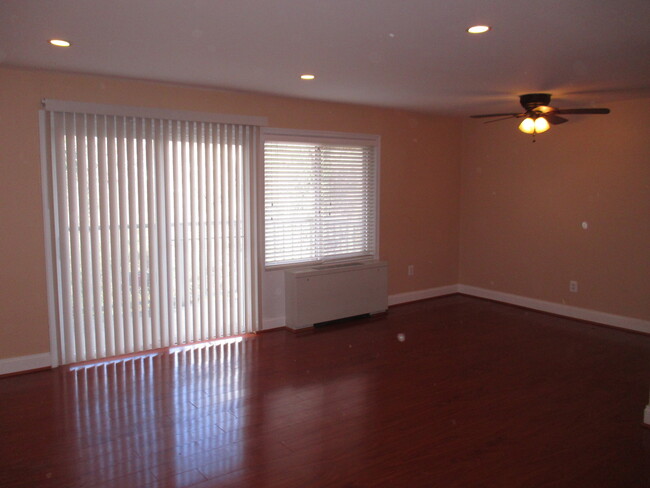 Building Photo - Beautiful 1 Bedroom Condo in Hyattsville!