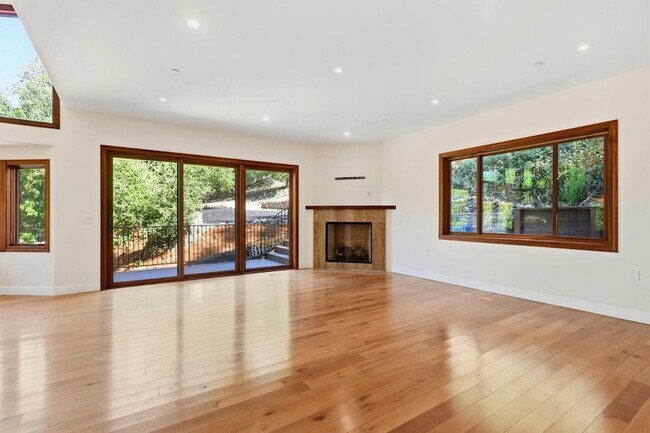 Building Photo - 3911 Pepper Tree Ct