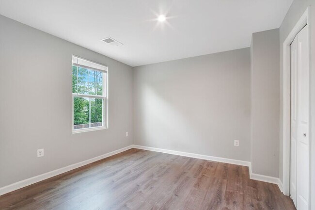 Building Photo - 128 Harper Ln