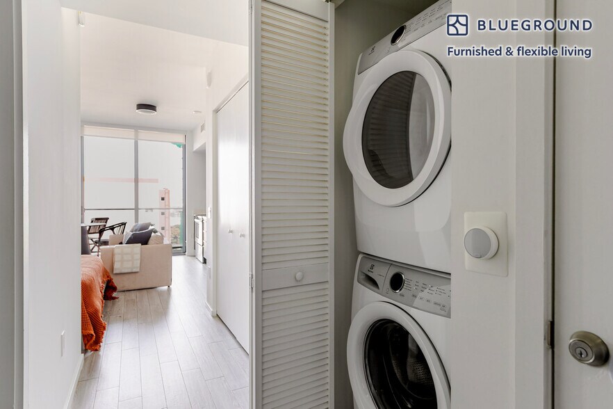 Building Photo - 230 NE 4th St