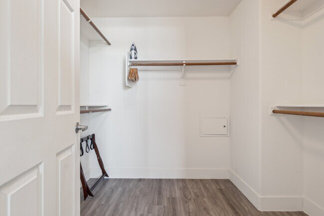 Building Photo - 6610 N 93rd Ave