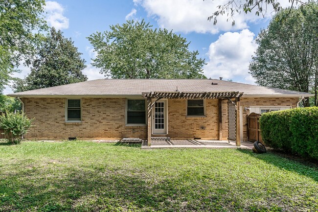 Building Photo - Remodeled Ranch In Hendersonville - Fenced...