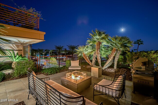 Building Photo - 7167 E Rancho Vista Dr