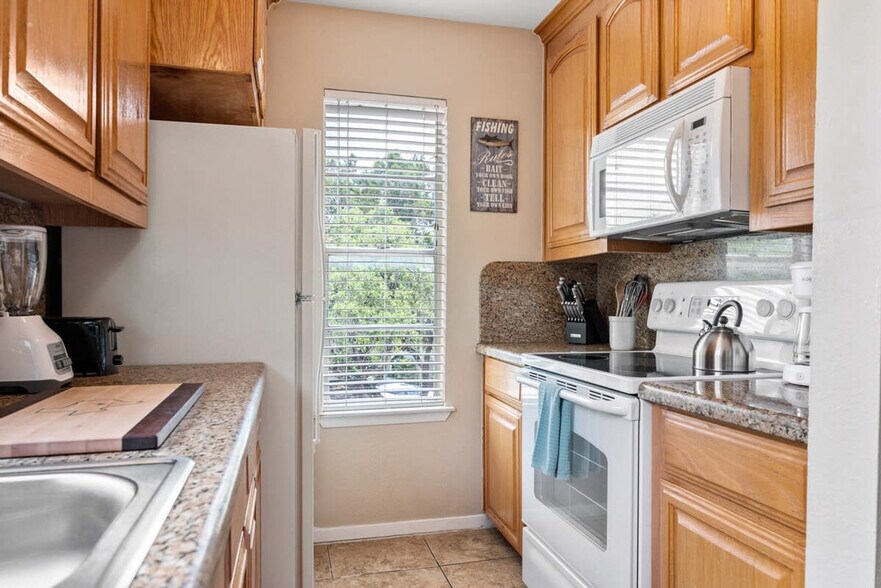 Building Photo - 1029 Parkview Dr