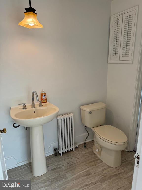 Building Photo - 553 Worthington Rd