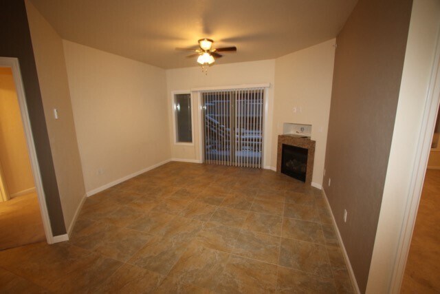 Building Photo - 2 Bedroom Condo close to Downtown and Shopping!