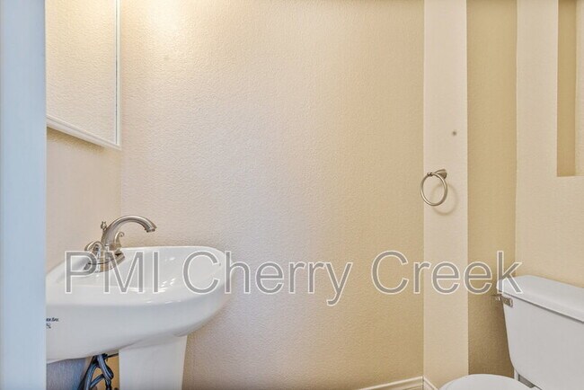 Building Photo - 3195 Fenton St