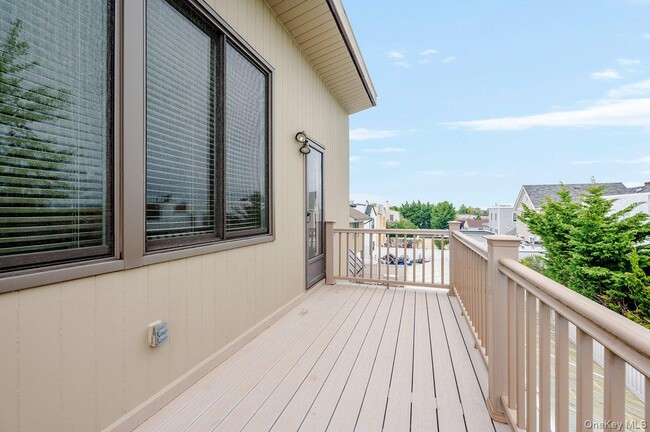 Building Photo - 40 Cayuga Ave