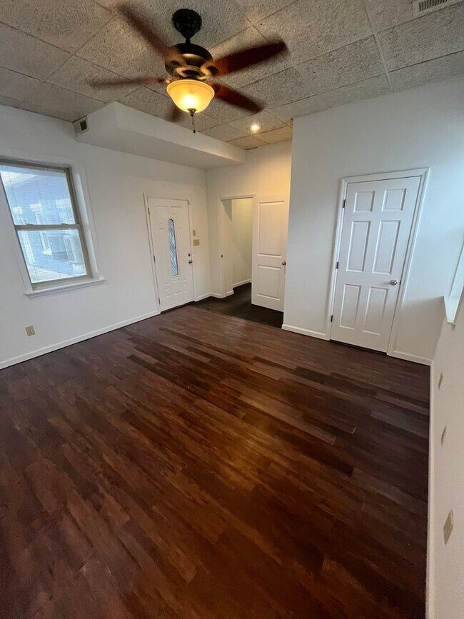 Building Photo - 243 W Vine St