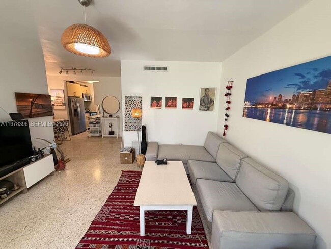 Building Photo - 8420 Byron Ave