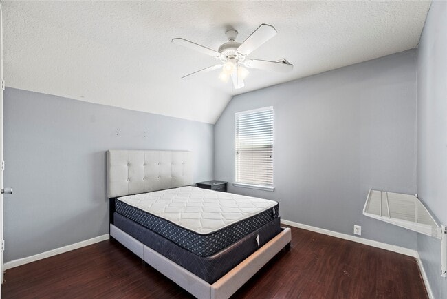 Building Photo - 16602 Grenada Falls Dr