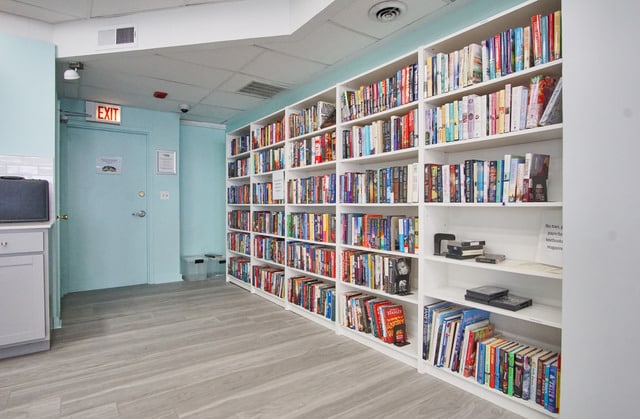 Building Photo - 6301 N Sheridan Rd