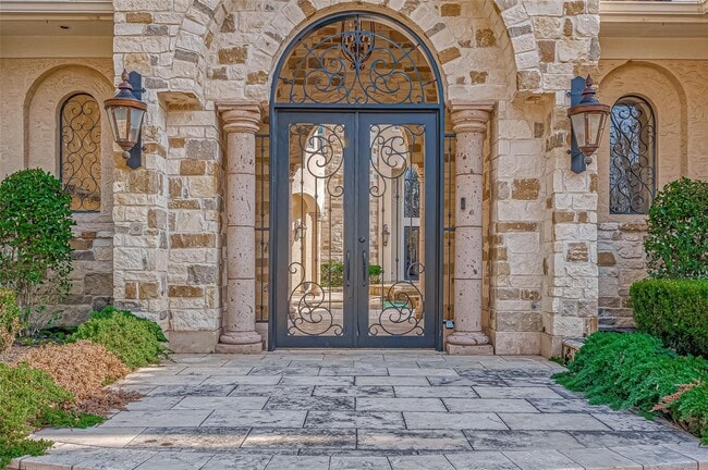 Building Photo - 3 Congressional Cir