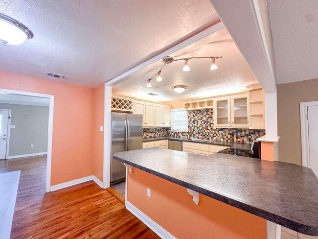 Building Photo - 2614 32nd St