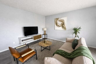 Building Photo - 505 N Rock Rd