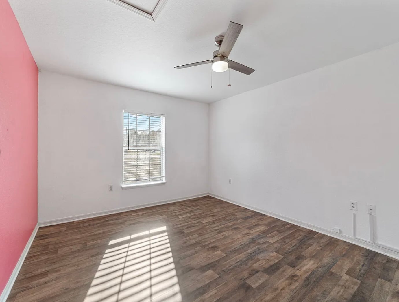 Building Photo - 6930 Bahia Rd