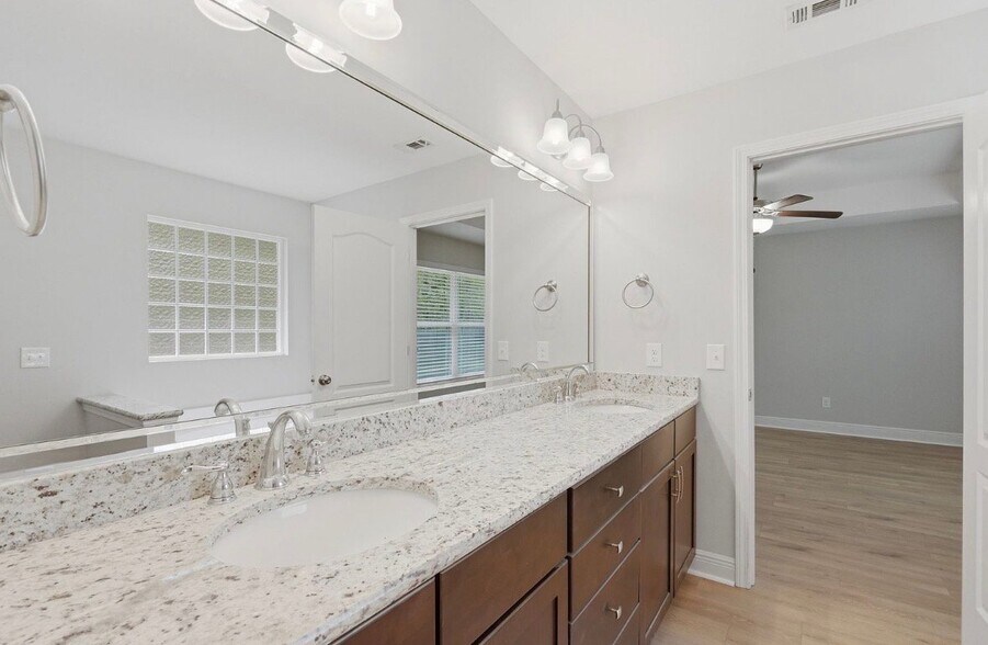 Building Photo - 5093 Carley Ct