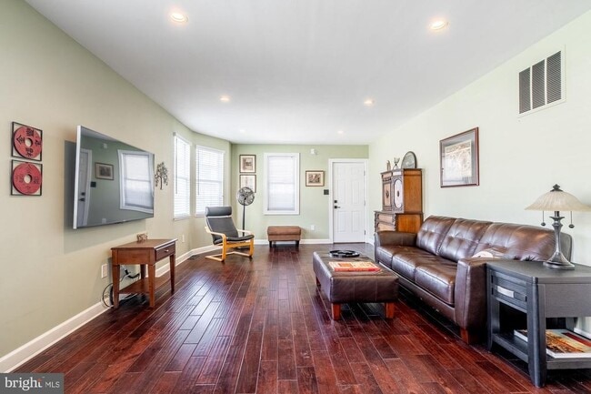 Building Photo - 106 Linderman Ave