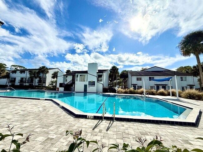 Building Photo - Avalon 2Bedrooms/1Bath Condo with front-row pool view!