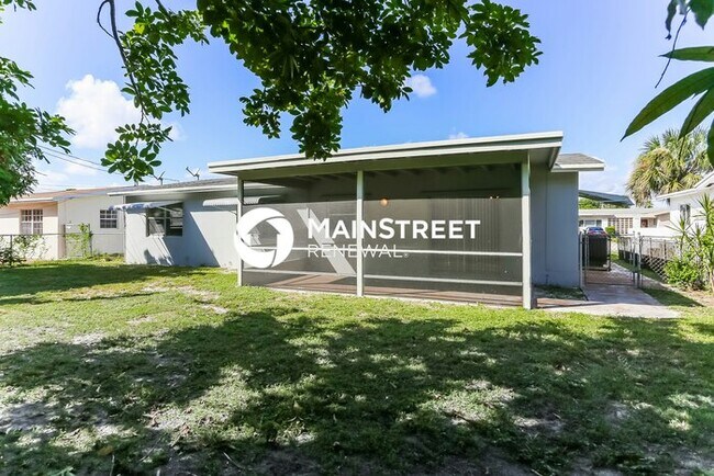 Building Photo - 3 Bedroom Pet-Friendly Home in Lauderhill, FL with Main Street Renewal