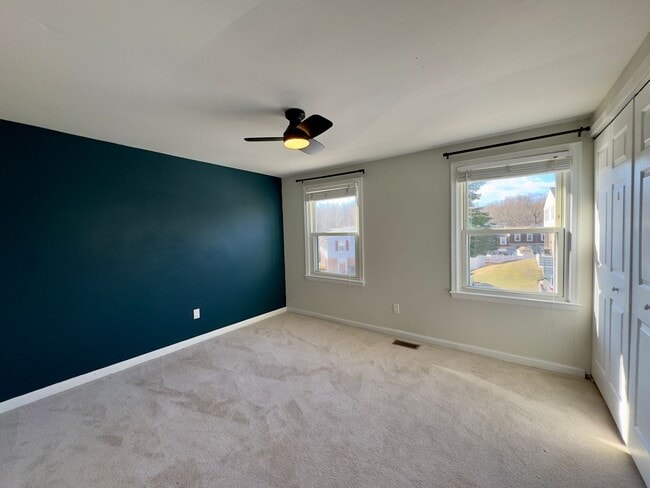 Building Photo - Charming 2 Bedroom/1.5 Bathroom Townhome in Nottingham, MD!