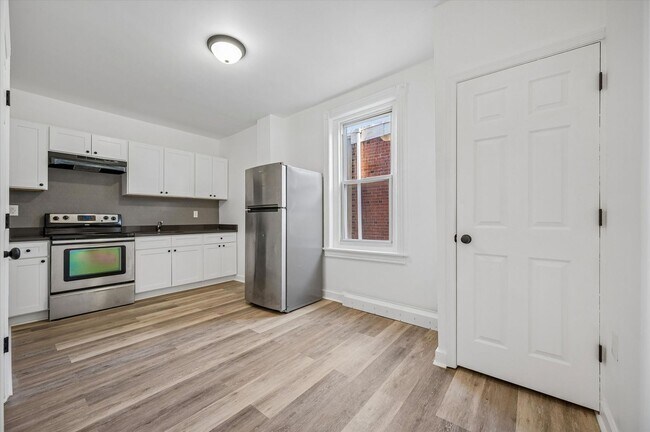 Building Photo - 402 N 59th St