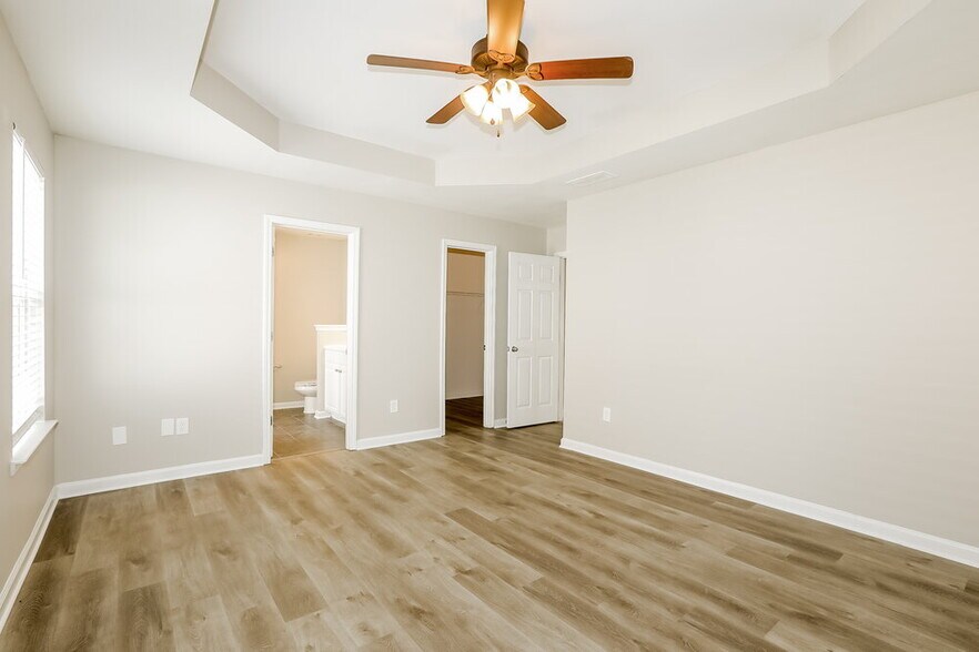 Building Photo - 505 Walnut Woods Dr