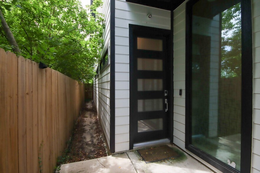 Building Photo - 4206 Hershe St