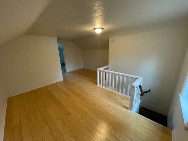 Building Photo - 3 Bedroom - 1 Bath Single Family  Home- AV...