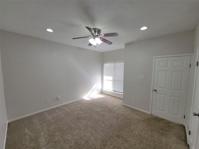 Building Photo - 2025 Augusta Dr