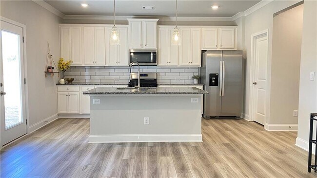 Building Photo - 4570 Silver Oak Dr SW