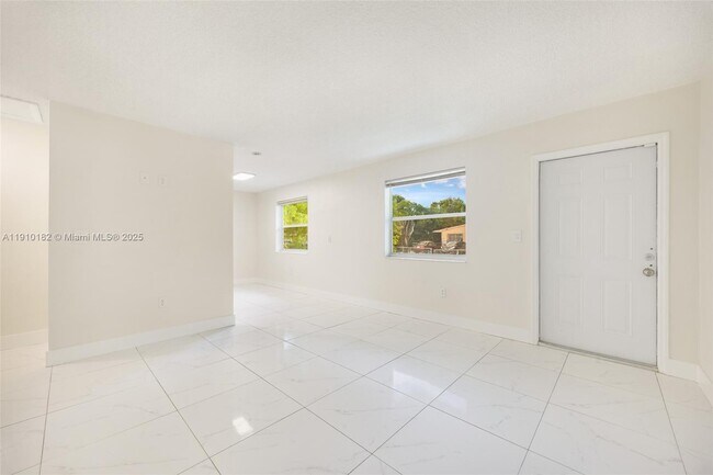 Building Photo - 2009 NW 32nd St