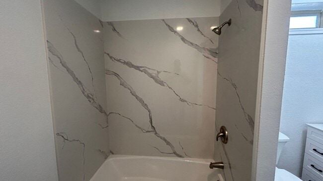 Building Photo - 1337 W Orangeburg Ave