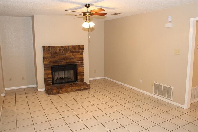 Building Photo - 13355 Water Oak Ln