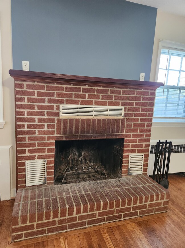 Building Photo - 9577 Shenandoah Dr