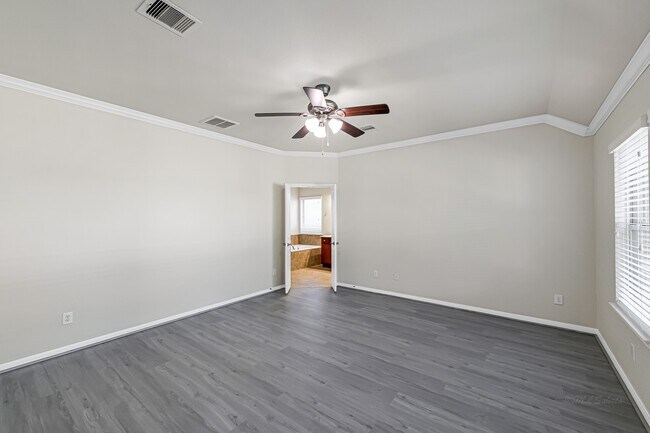 Building Photo - 4834 Oak Rambling Dr