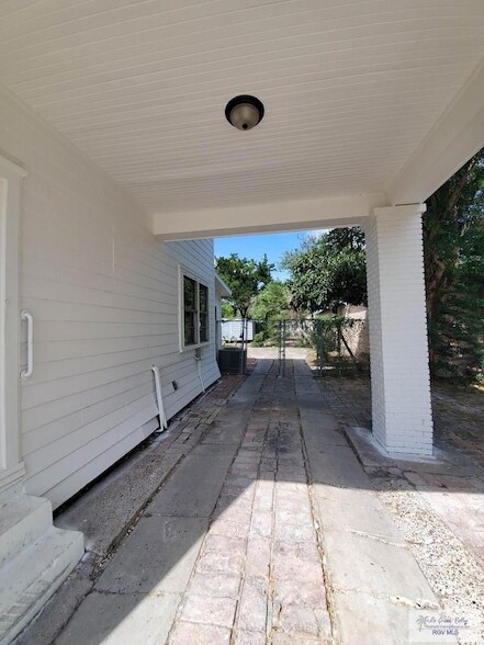 Building Photo - 510 W Buchanan St