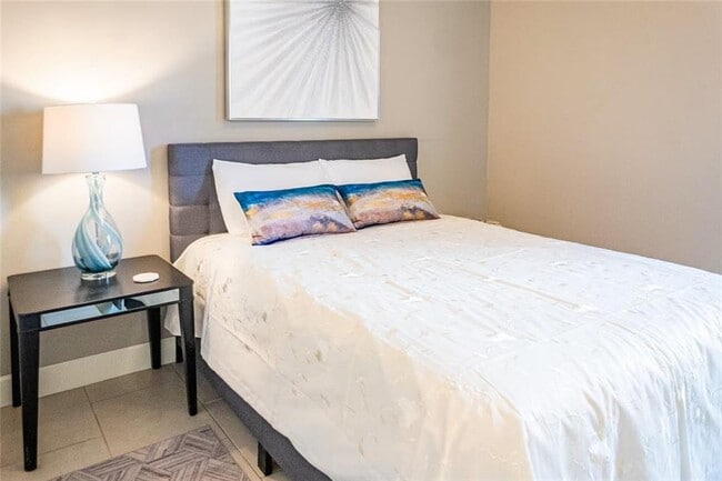 Building Photo - 212 SE A St