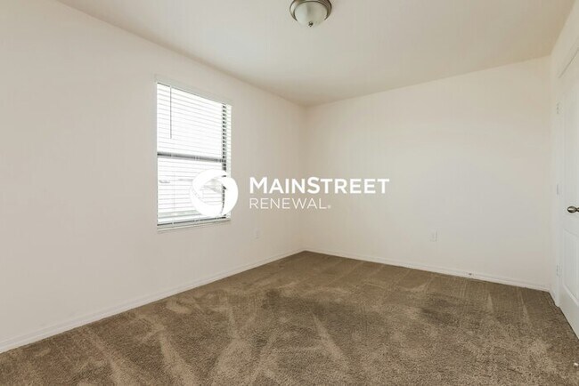 Building Photo - 4 Bedroom Pet-Friendly Home in Lakeland, FL with Main Street Renewal