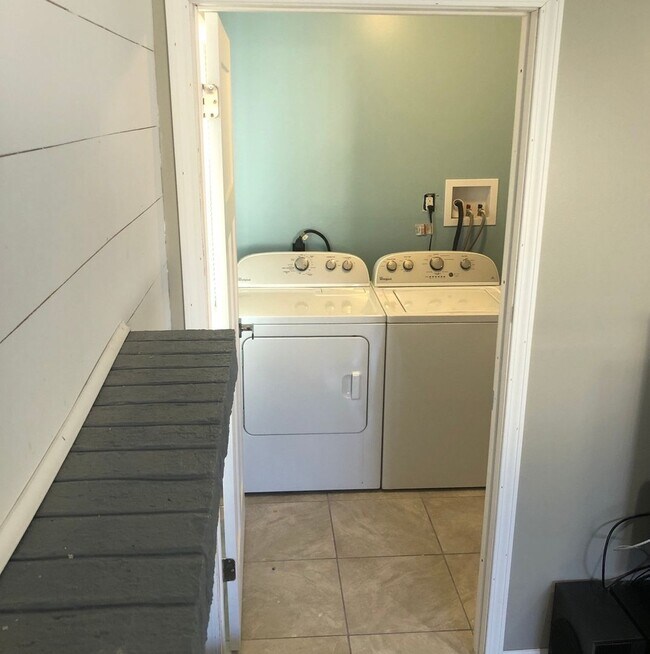 Building Photo - BEAUTIFULLY UPDATED 4 BEDROOM WITH FENCED ...