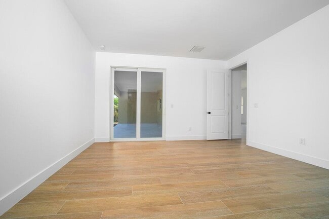 Building Photo - 15245 Brainbridge Cir