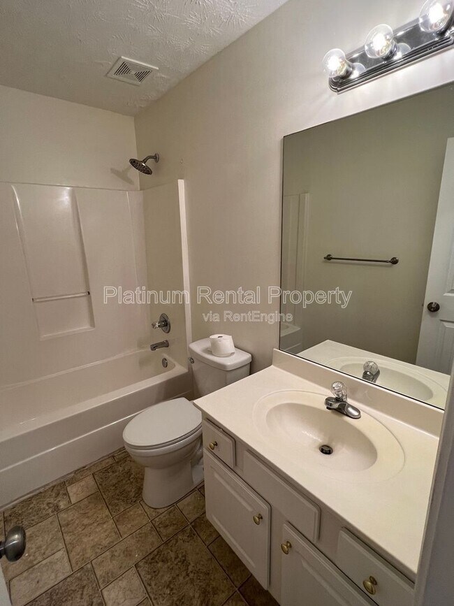 Building Photo - 1097 Yellow River Dr