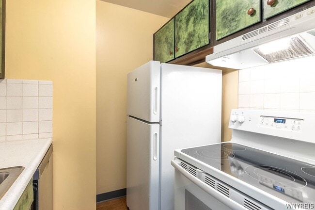 Building Photo - 493 Delaware Ave