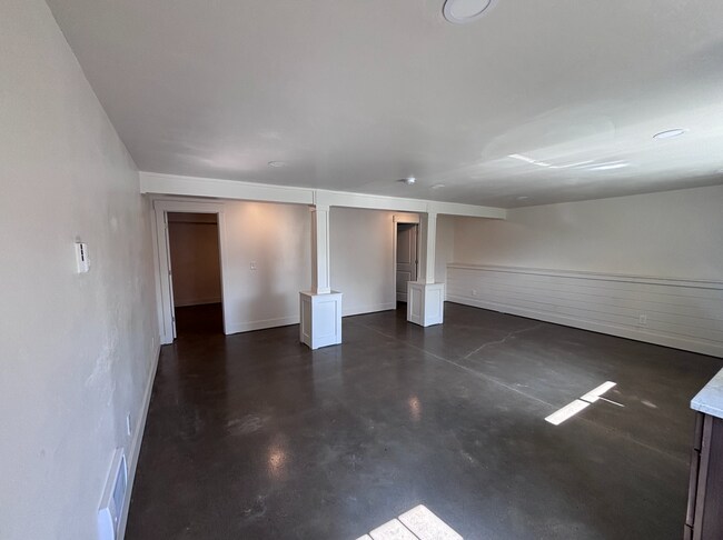 Building Photo - 1755 S Von Elm St