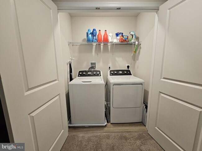 Building Photo - 33 Alexander Wy