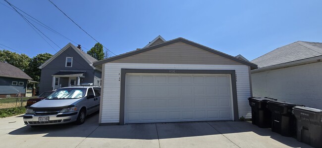 Building Photo - 3834 E Edgerton Ave