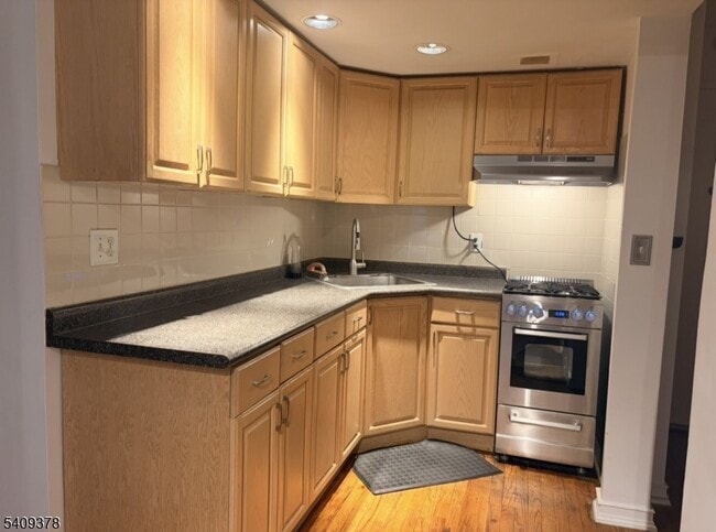 Building Photo - 3021 Edwin Ave